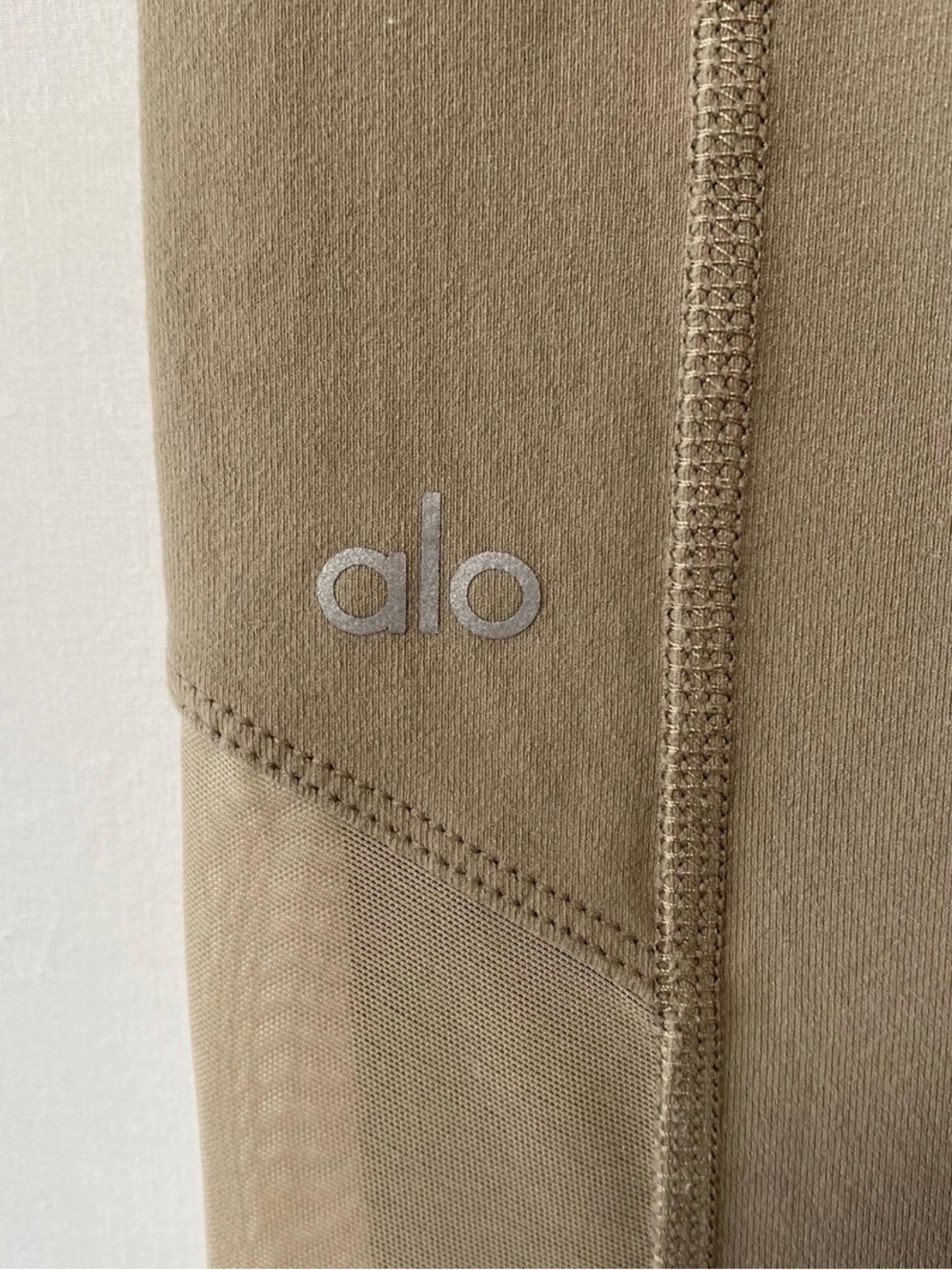ALO Yoga Neutral Taupe Activewear leggings with Logo - Picture 2 of 5